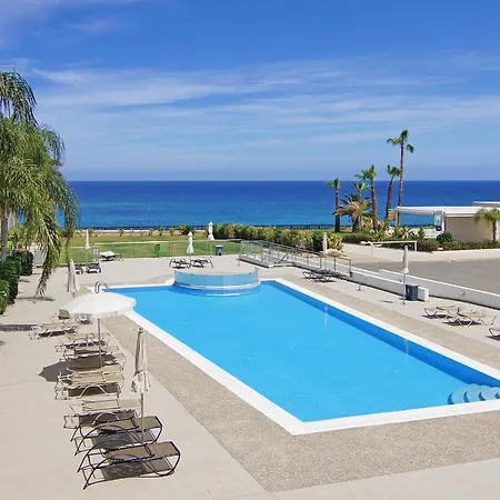 アパートホテル Coralli Beachfront 3*