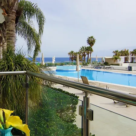 アパートホテル Coralli Beachfront プロタラス