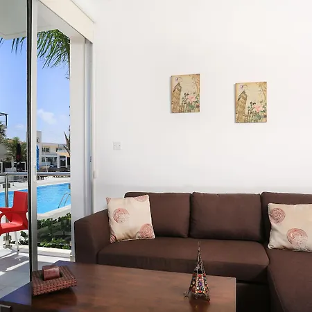 Coralli Beachfront アパートホテル