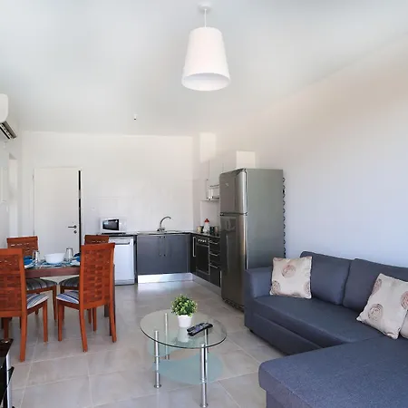 アパートホテル Coralli Beachfront プロタラス