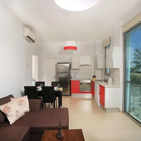 Coralli Beachfront アパートホテル