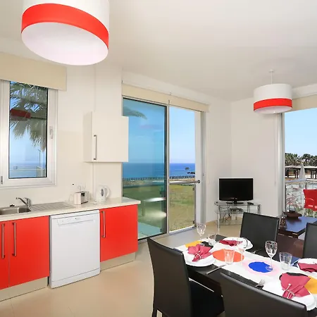 Coralli Beachfront アパートホテル 3*