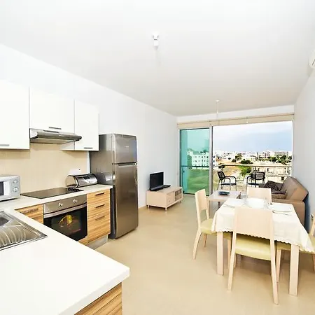 アパートホテル Coralli Beachfront 3*