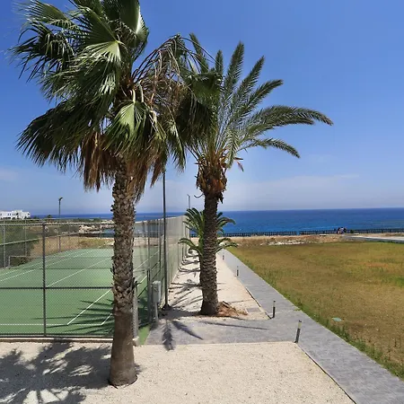 Coralli Beachfront アパートホテル