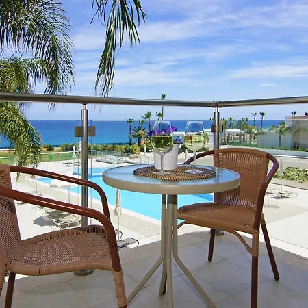 Coralli Beachfront Lägenhetshotell 3*